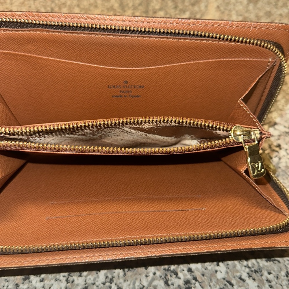 Louis Vuitton Long Zippy Wallet - Picture 5 of 12